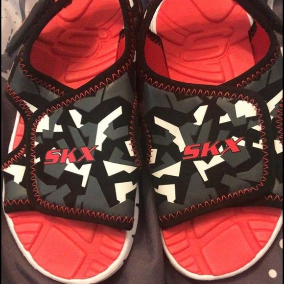 New Kids skechers size 9 - Picture 1 of 2